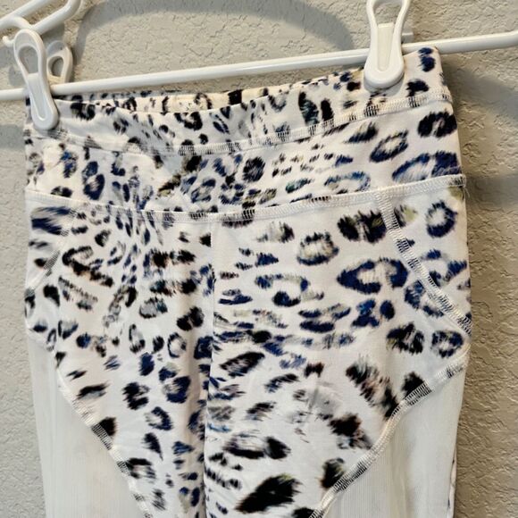 Varley Bicknell White Blue Leopard Animal Print Mesh Leggings - Size XS - EUC - Picture 5 of 8